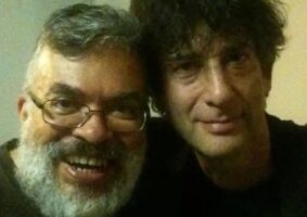 Fábio Fernandes e Neil Gaiman, em um workshop nos Estados Unidos