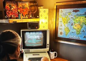 John Romero, o criador de Doom, revive primórdios de sua carreira em um Apple II
