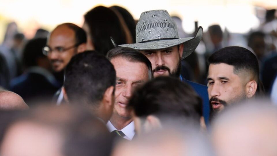 Zé Trovão, de chapéu, e seu amigo Bolsonaro. Foto: Poder360/Reprodução