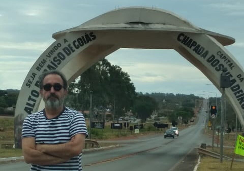 Chegando à Chapada dos Veadeiros, visitando territórios quilombolas com apoio da Universidade Estadual de Goiás e USP (Games for Change América Latina). 24 de agosto de 2023. Selfie de Gilson Schwartz