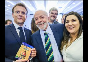 ABRAGAMES entregou jogo Horizon Chase para Lula e Macron em evento. Foto: Divulgação/ABRAGAMES