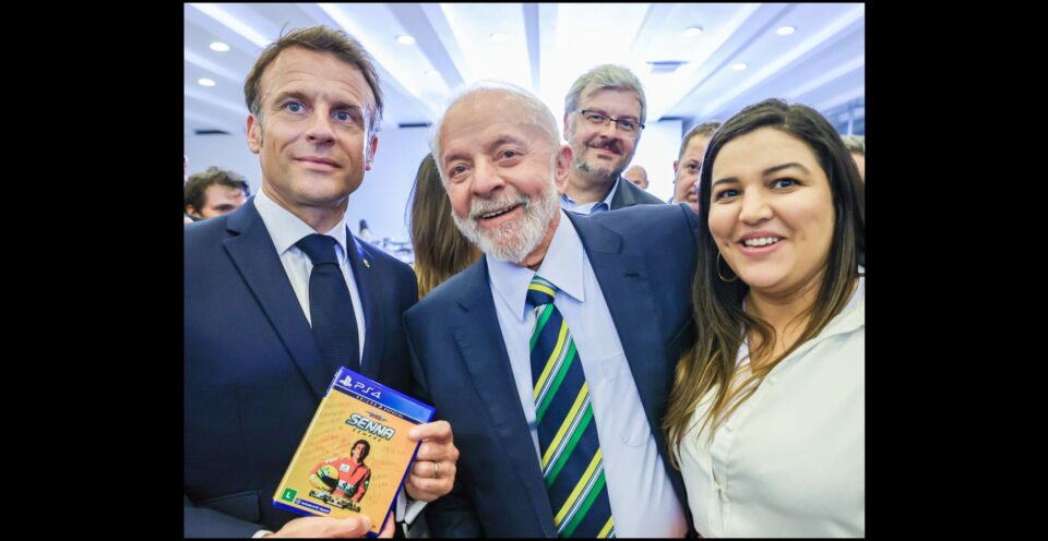 ABRAGAMES entregou jogo Horizon Chase para Lula e Macron em evento. Foto: Divulgação/ABRAGAMES