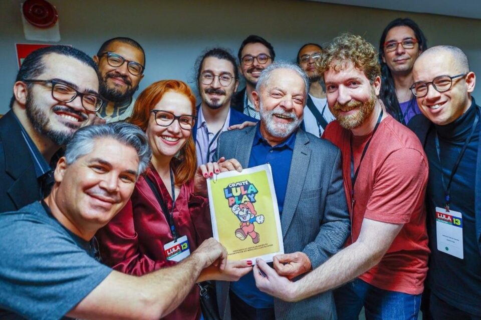 As pessoas que entregaram a cartilha Lula Play ao presidente da República. Foto: Ricardo Stuckert