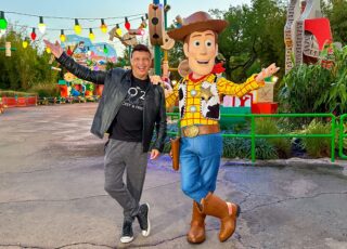 Marco Ribeiro – a voz brasileira de Woody, de Toy Story – visita o Walt Disney World Resort