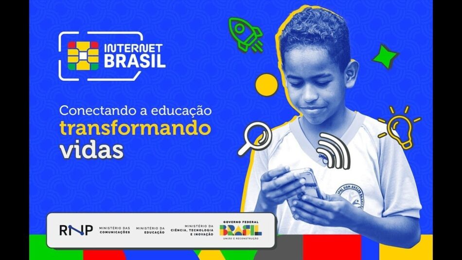 Governo Lula entrega chips de celular para que 7,1 mil alunos de Natal possam acessar a internet para estudar. Foto: Divulgação