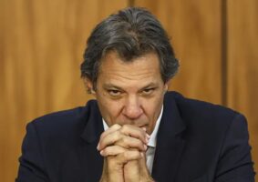 Brasília (DF), 17/09/2024 - O ministro da Fazenda, Fernando Haddad, durante solenidade de assinatura de convênio entre o Sebrae e a Agência Brasileira de Promoção de Exportações e Investimentos (ApexBrasil), no Palácio do Planalto. Foto: Marcelo Camargo/Agência Brasil