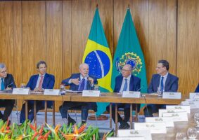 Presidente Lula e ApexBrasil anunciam convênios para injetar meio bilhão de reais em apoio às exportações. Foto: Apex