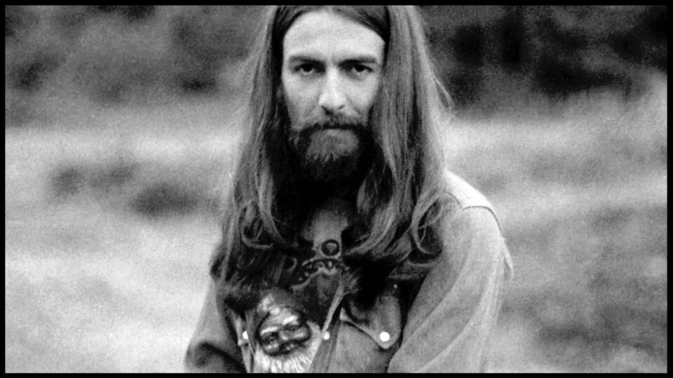 George Harrison. Foto: Facebook de George Harrison/Montagem Pedro Zambarda/Drops de Jogos