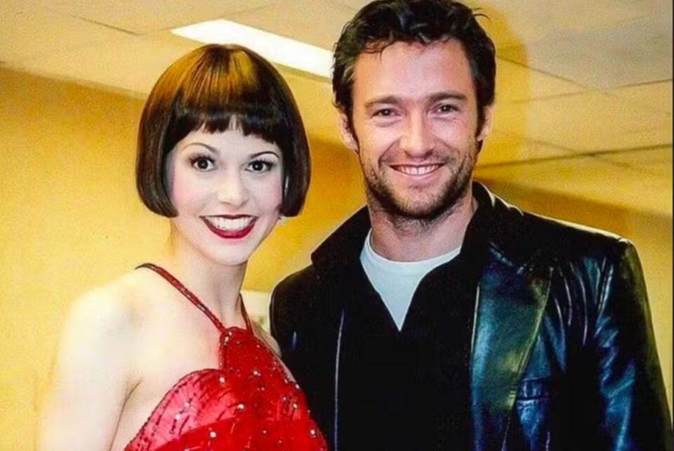 Hugh Jackman e Sutton Foster em foto do início dos anos 2000 — Foto: Instagram